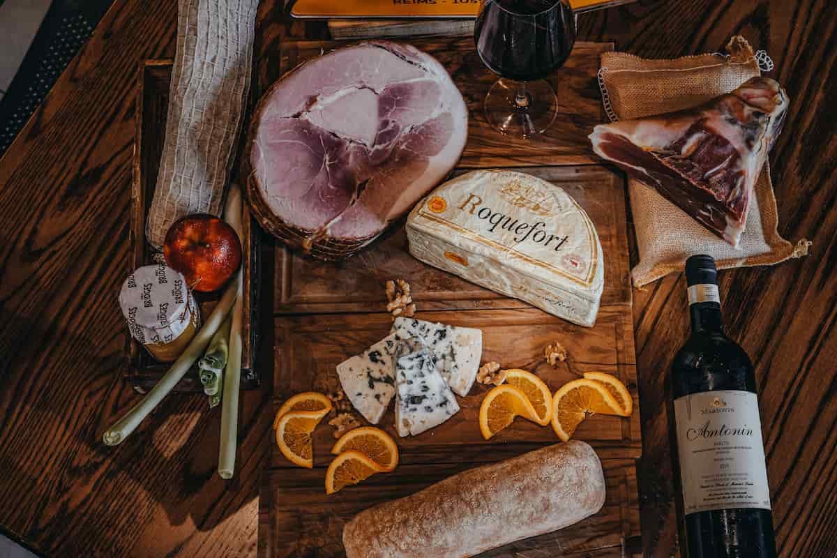 Cena Romántica: Tabla de quesos y vinos para maridarlos
