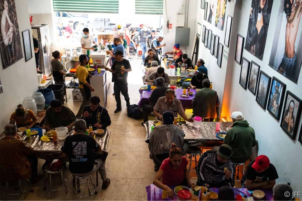 Manos Amigues: Comedor Comunitario LGBTQ+ en CDMX