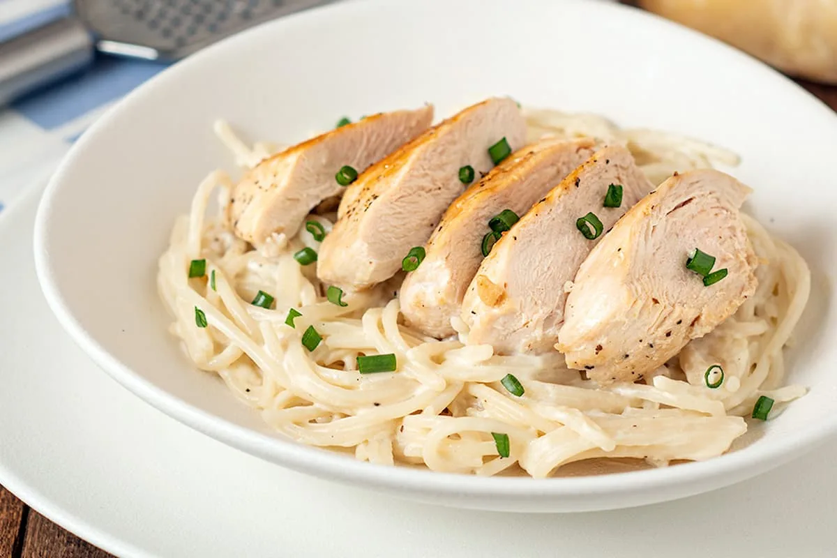 Receta de Pollo Alfredo: cremosidad en cada bocado