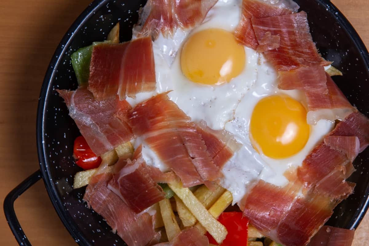 Los clásicos huevos rotos el platillo español estrella que vino a revolucionar paladares